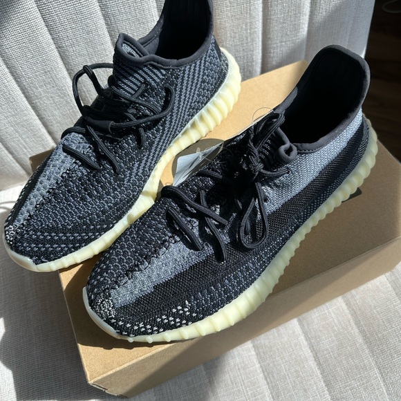 Yeezy Boost 350 size 10 BRAND NEW - Picture 6 of 6